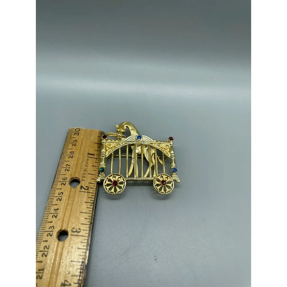 AJC Vintage Gold‎ Tone Circus Giraffe in Cage Wagon Brooch Rhinestone Pin